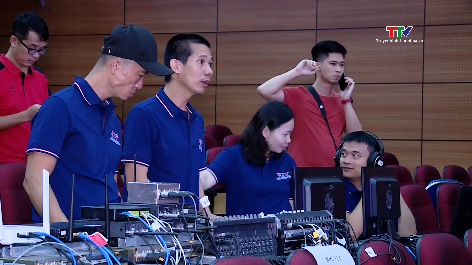 Sẵn sàng khai mạc thi phát thanh trực tiếp- Ảnh 4.