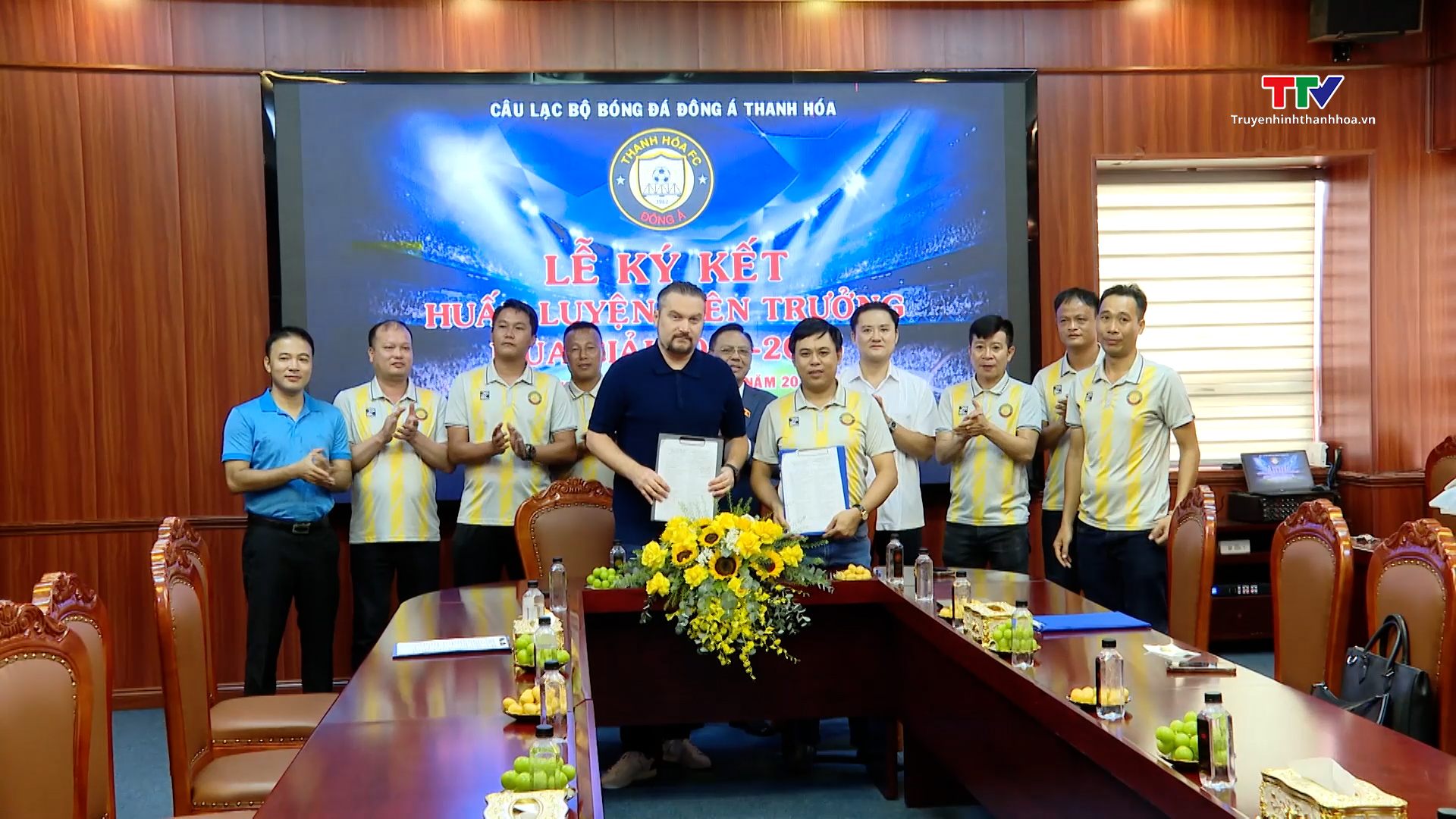Câu lạc bộ Đông Á Thanh Hoá gia hạn thêm 2 năm với huấn luyện viên Velizar Popov- Ảnh 1.
