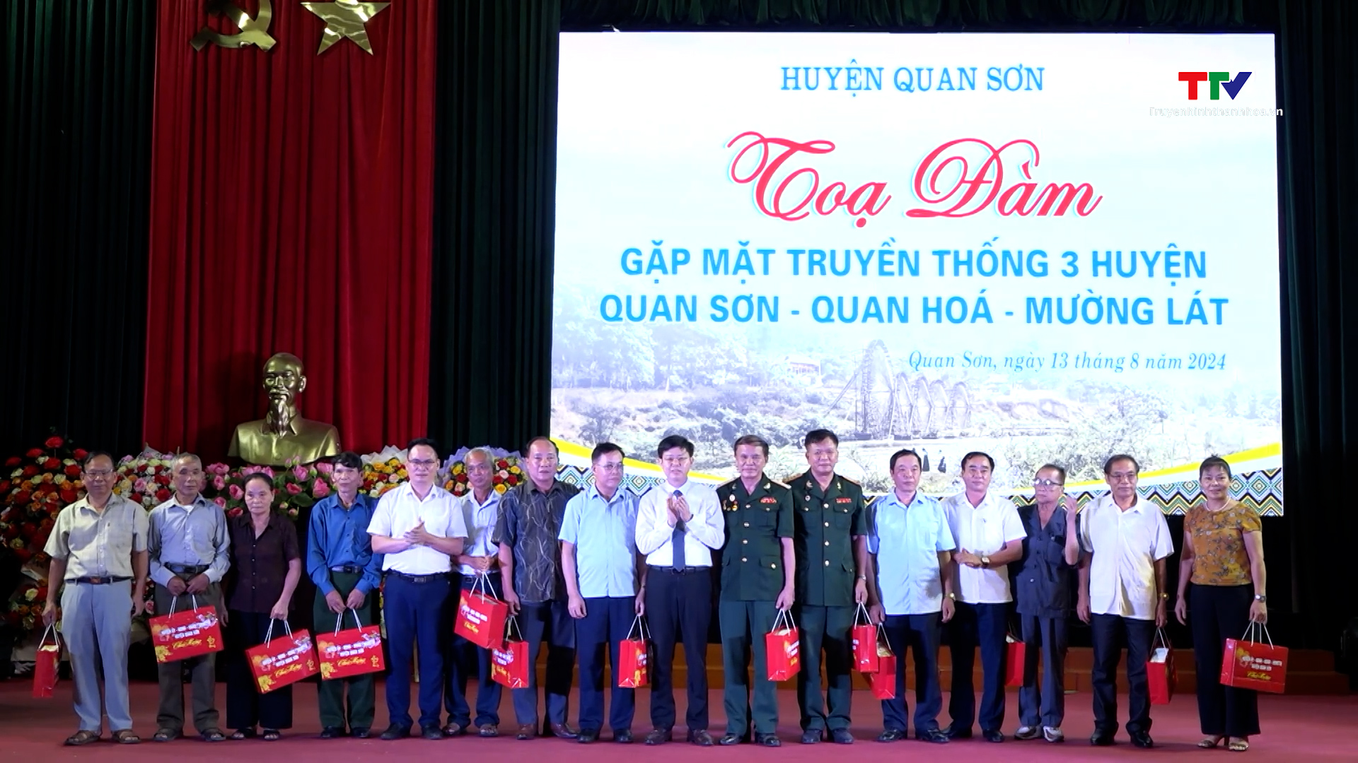 Gặp mặt truyền thống lãnh đạo, nguyên lãnh đạo 3 huyện Quan Sơn, Quan Hóa, Mường Lát- Ảnh 1.