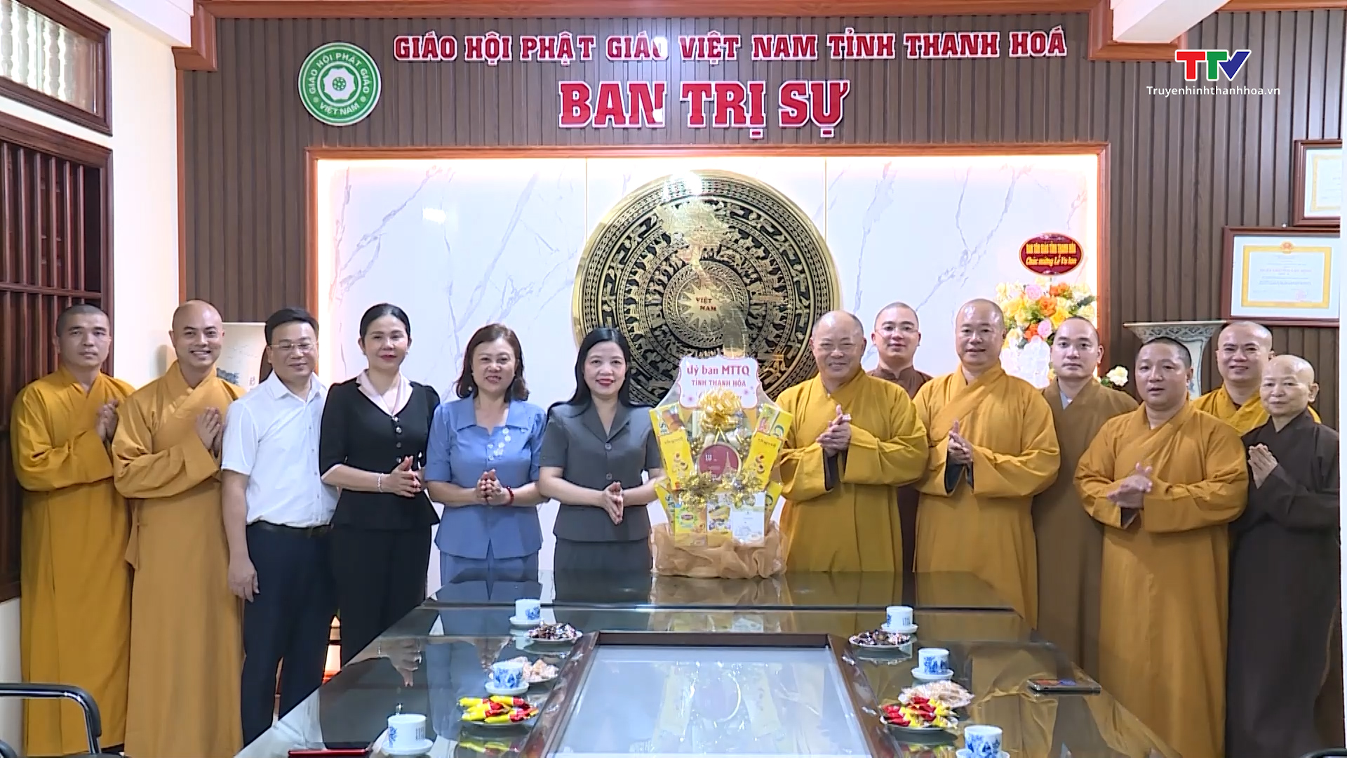 Trưởng ban Dân vận Tỉnh ủy, Chủ tịch Ủy ban MTTQ tỉnh chúc mừng Đại lễ Vu lan 2024- Ảnh 1.