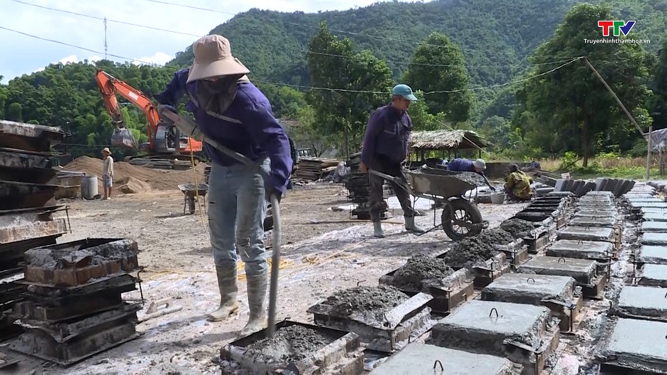 Đẩy nhanh tiến độ dự án đê kè sông Lò đoạn qua huyện Quan Sơn- Ảnh 1.