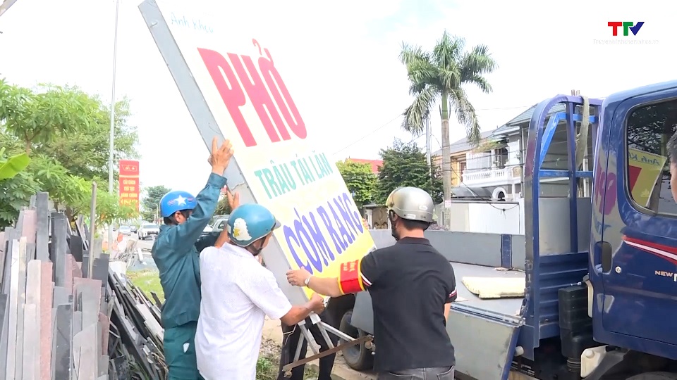 Huyện Đông Sơn giải toả vi phạm lấn chiếm hành lang an toàn giao thông trên tuyến Quốc lộ 47- Ảnh 1.