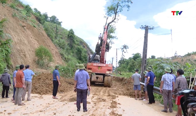 Khẩn trương khắc phục sạt lở, ách tắc trên quốc lộ 15C, quốc lộ 16, đoạn qua huyện Mường Lát- Ảnh 4.