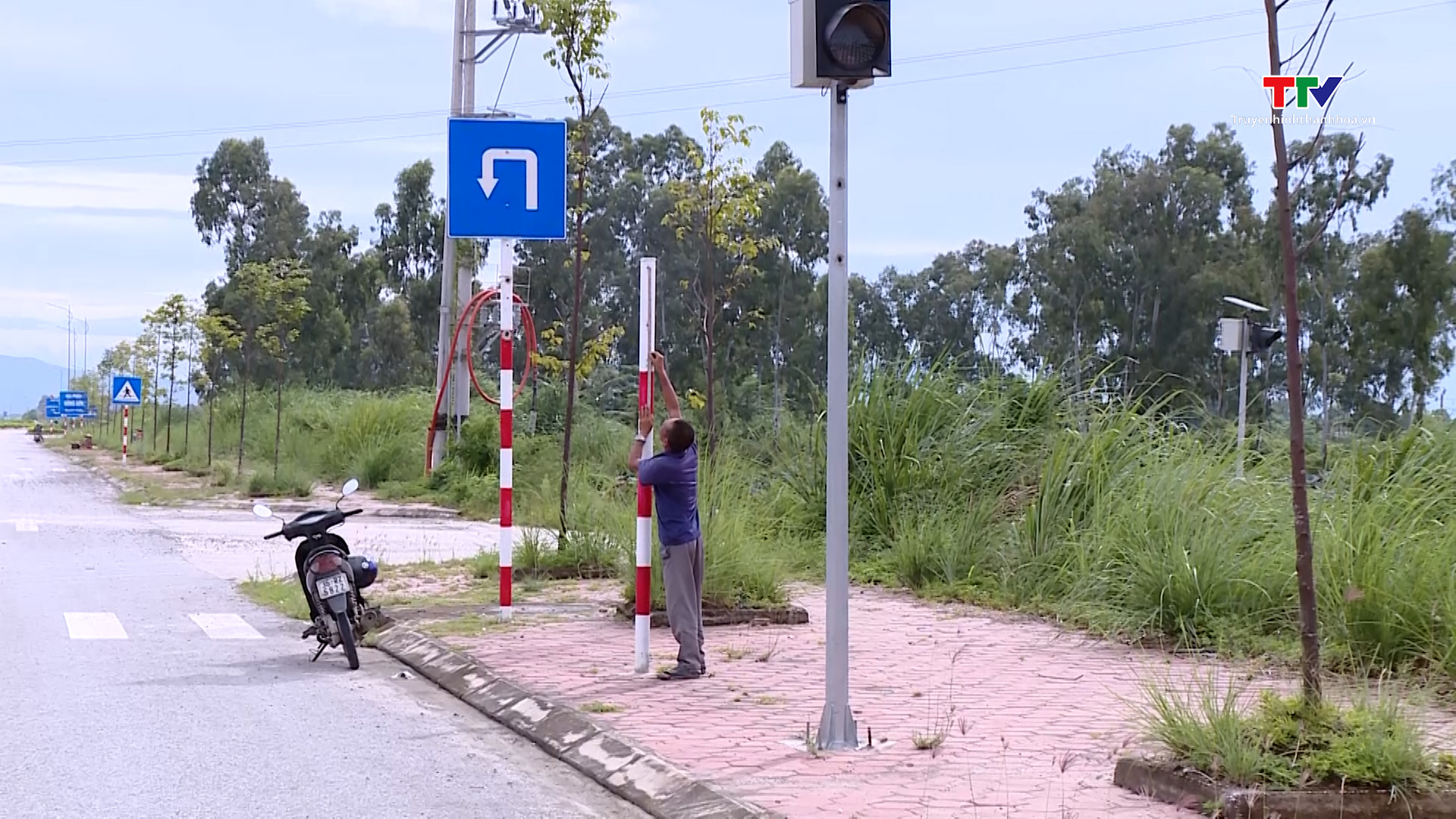 Nhiều biển báo giao thông trên tuyến đường từ Trung tâm thành phố Thanh Hóa nối Cảng hàng không Thọ Xuân bị mất cắp- Ảnh 2.