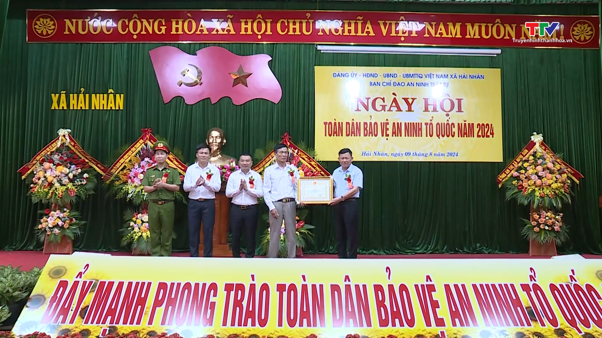 Phó Chủ tịch Thường trực UBND tỉnh Nguyễn Văn Thi dự "Ngày hội Toàn dân bảo vệ an ninh Tổ quốc" tại xã Hải Nhân, thị xã Nghi Sơn- Ảnh 3.