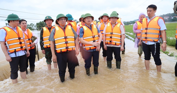 Thủ tướng chỉ đạo bảo đảm an toàn đê điều, hồ đập; triển khai phương tiện, kể cả trực thăng, hỗ trợ người dân