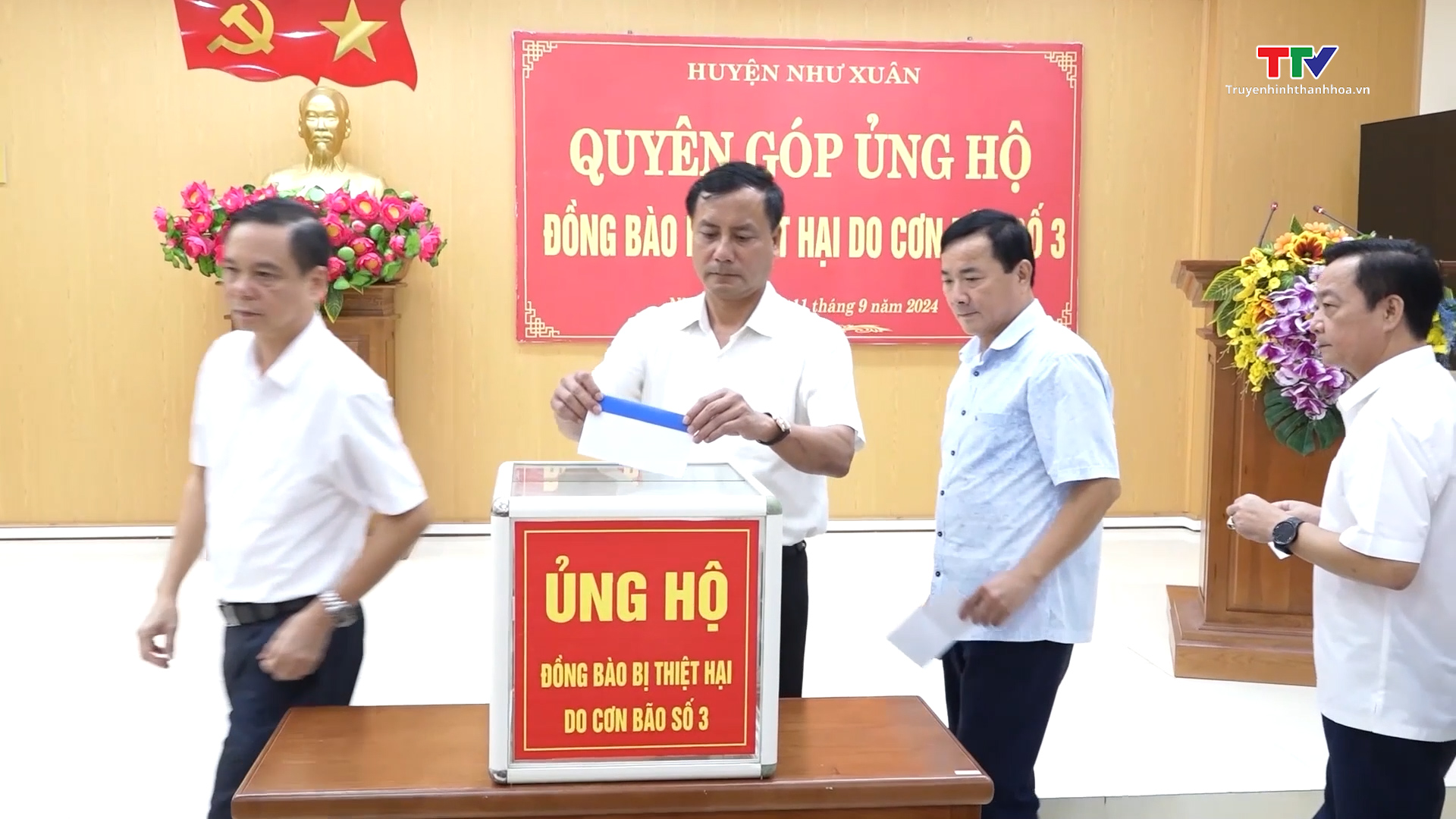 Nhiều địa phương, đơn vị quyên góp ủng hộ đồng bào bị thiệt hại do cơn bão số 3- Ảnh 2.