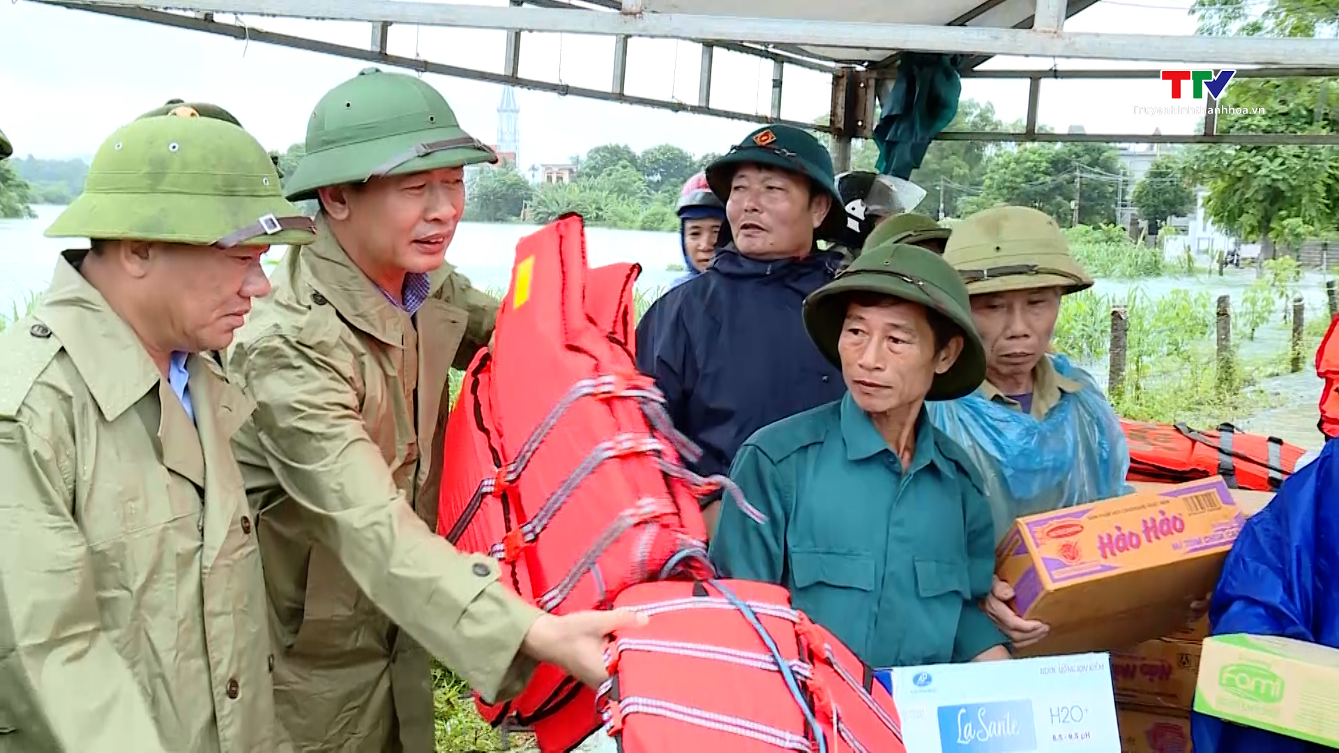 Phó Bí thư Tỉnh uỷ Trịnh Tuấn Sinh kiểm tra công tác ứng phó, khắc phục hậu quả cơn bão số 3 tại huyện Thạch Thành- Ảnh 5.