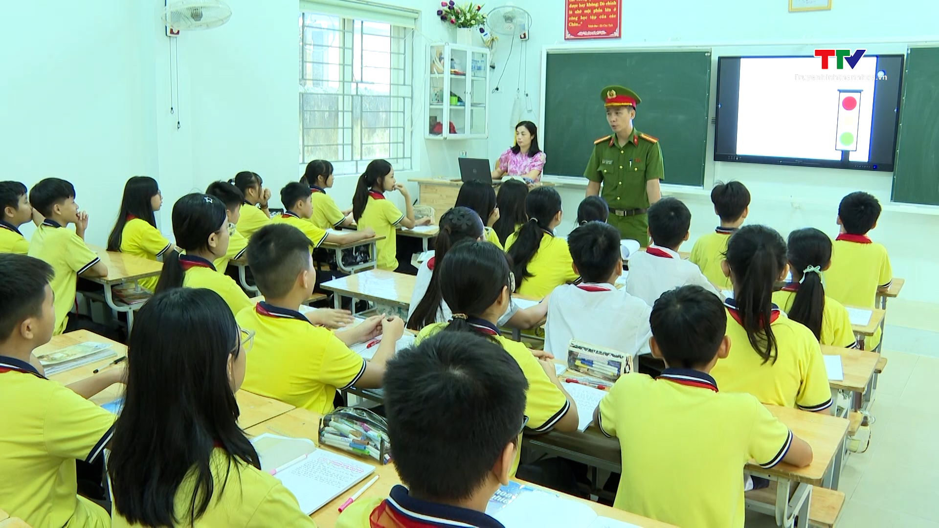 Phường Phú Sơn, thành phố Thanh Hóa thực hiện hiệu quả mô hình "Cổng trường an toàn giao thông"- Ảnh 2.