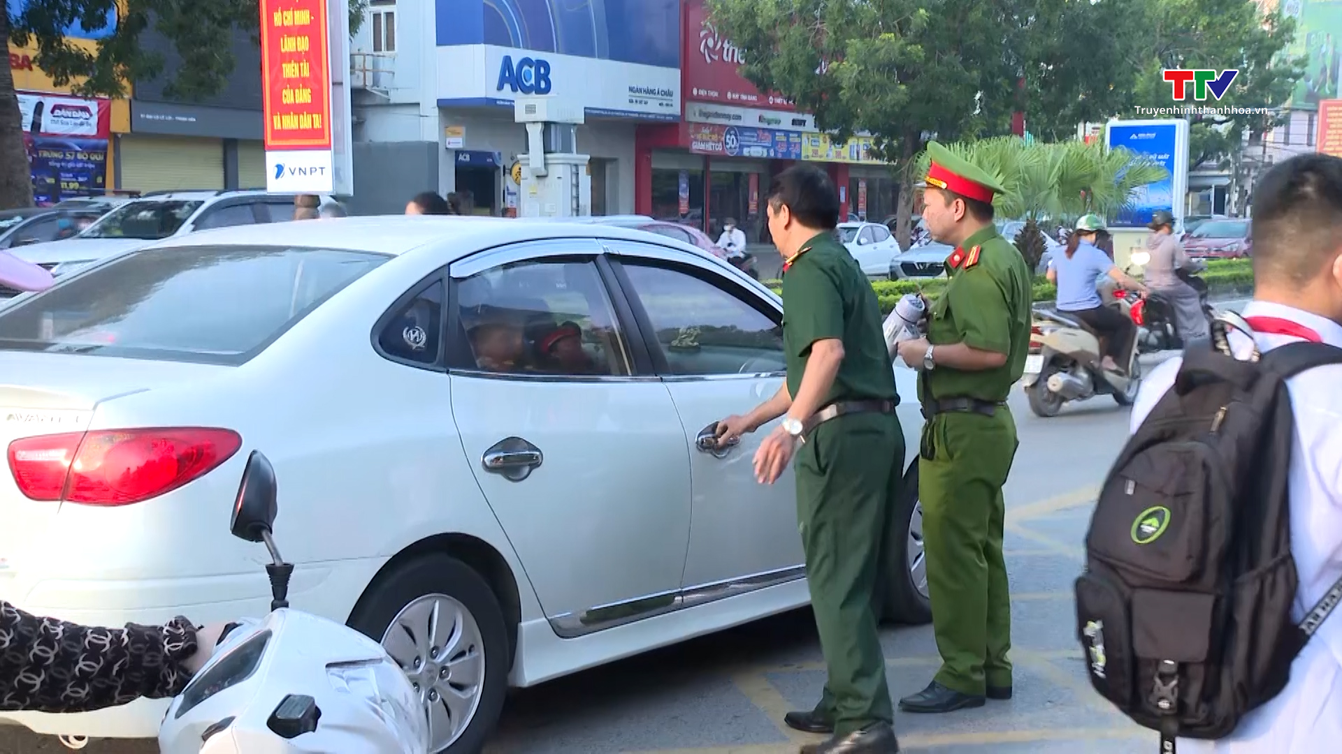 Phường Phú Sơn, thành phố Thanh Hóa thực hiện hiệu quả mô hình "Cổng trường an toàn giao thông"- Ảnh 1.