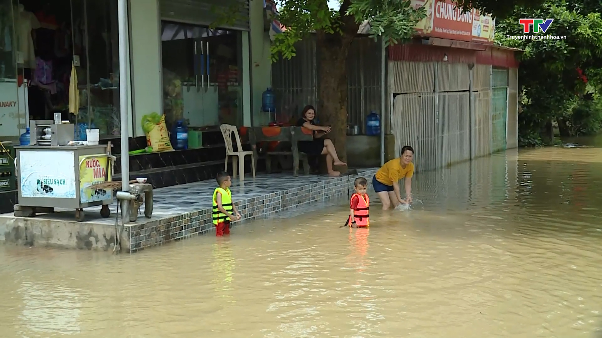 Thạch Thành: Nước bắt đầu rút sau 1 tuần ngập lụt- Ảnh 5.