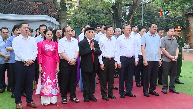 Thành phố Thanh Hoá dâng hương tại Thái miếu nhà Hậu Lê và Tượng đài Anh hùng dân tộc Lê Lợi- Ảnh 1.