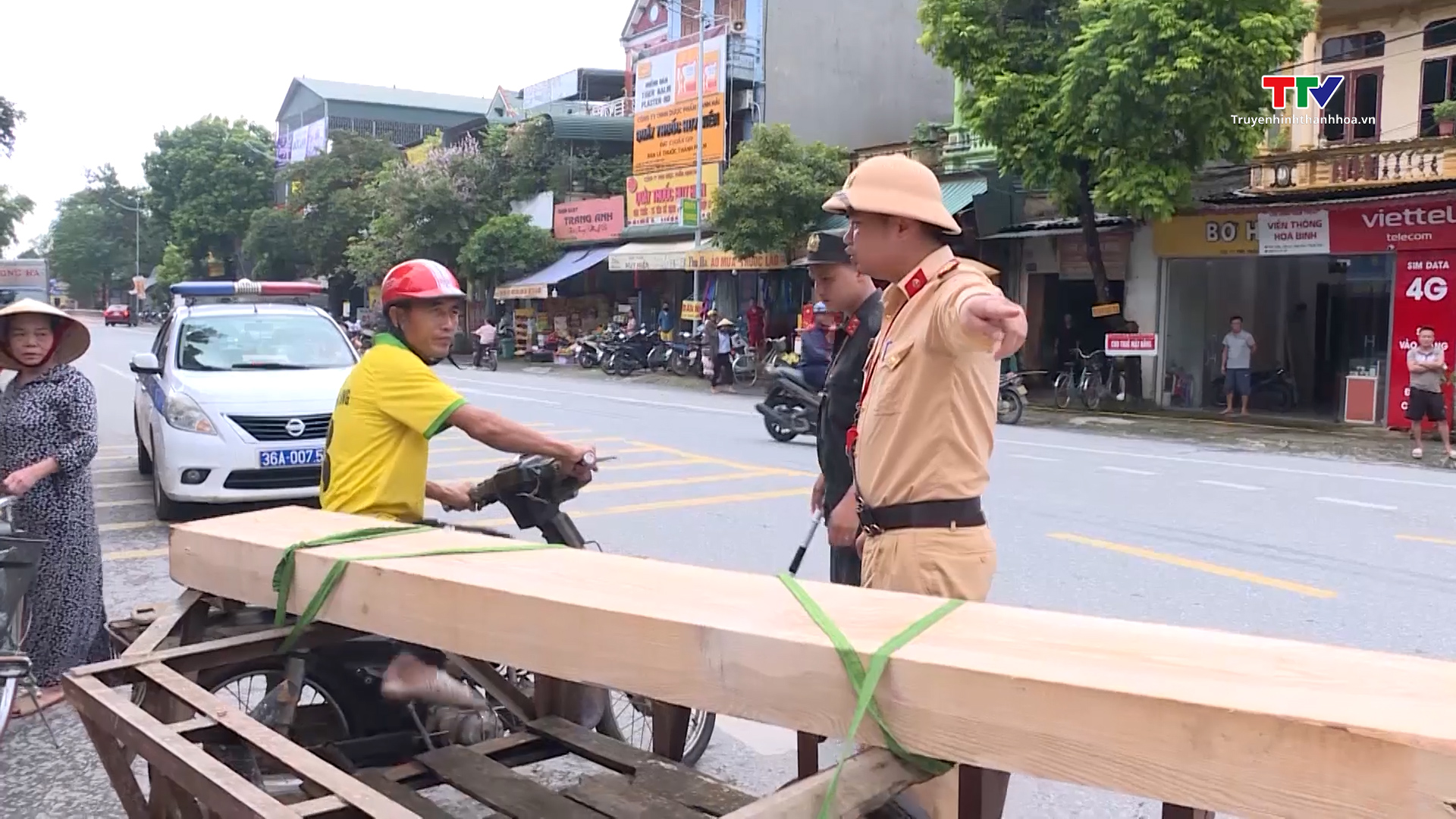 Cảnh sát giao thông Thanh Hóa xử lý xe tự chế, xe kéo mất an toàn giao thông- Ảnh 2.