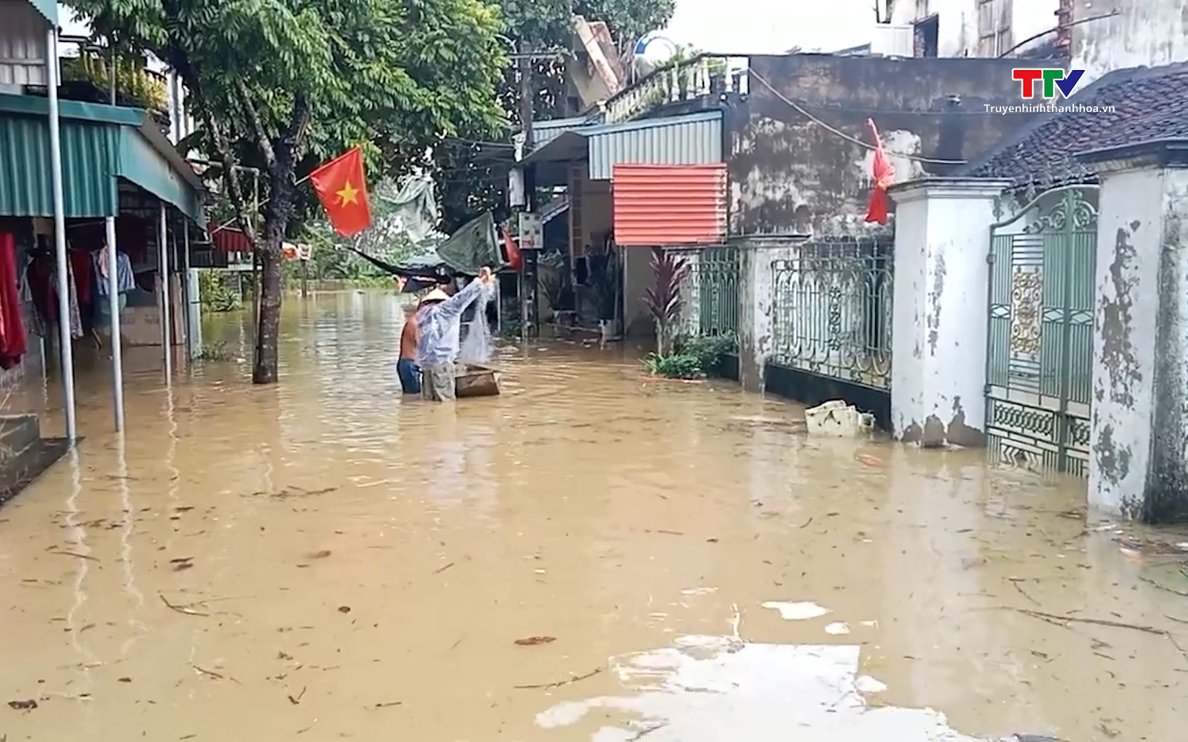 Hoằng Hóa ứng phó ngập lụt và di dân ra khỏi vùng nguy hiểm