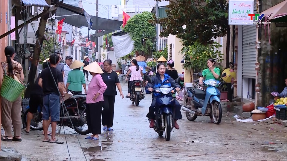 Chợ cóc tại xã Quảng Nham, huyện Quảng Xương tiềm ẩn nguy cơ mất an toàn giao thông- Ảnh 1.