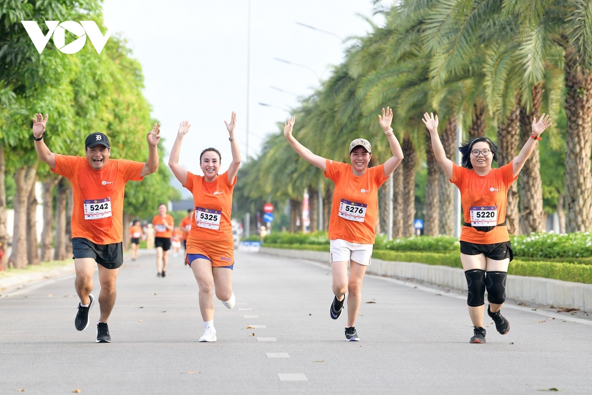 Liên hoan phát thanh toàn quốc lần thứ XVI: Phóng viên, biên tập hào hứng chạy "Vì làn sóng khỏe"- Ảnh 16.