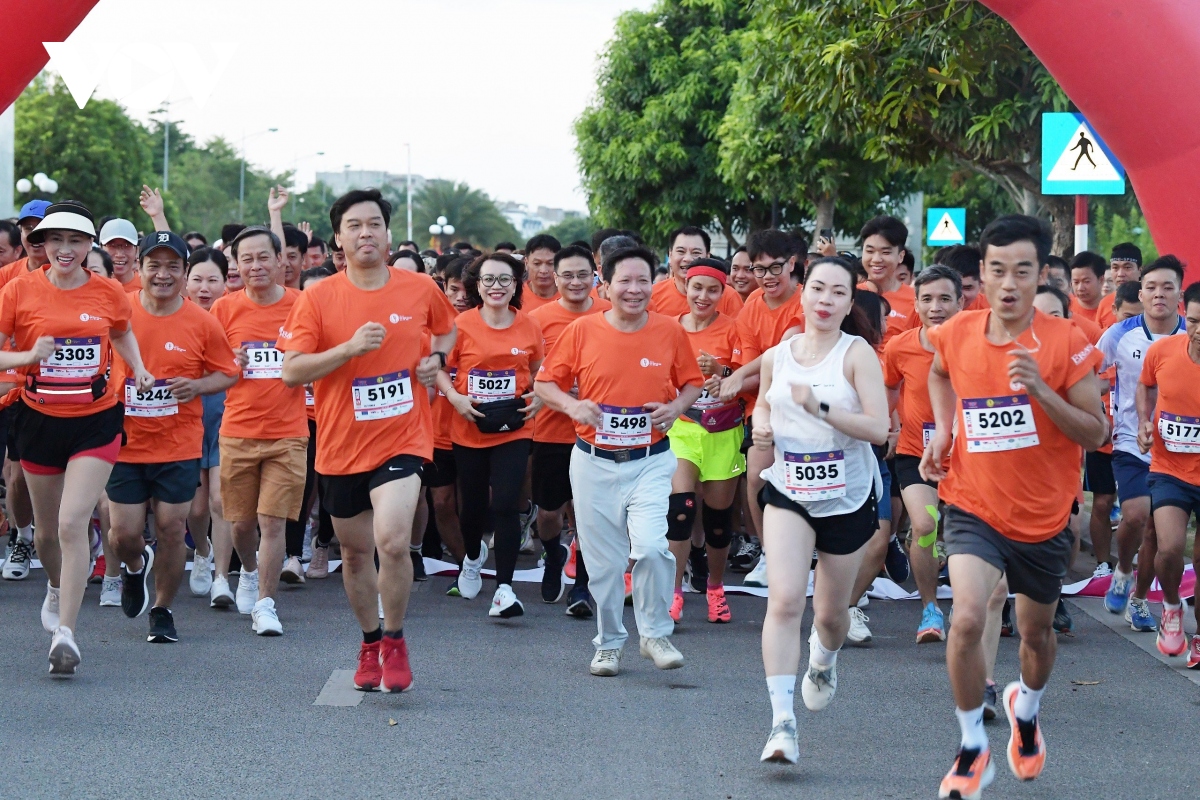 Liên hoan phát thanh toàn quốc lần thứ XVI: Phóng viên, biên tập hào hứng chạy "Vì làn sóng khỏe"- Ảnh 5.