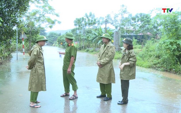 Công an huyện Thạch Thành nỗ lực giúp Nhân dân ứng phó với ngập lụt và sạt lở đất