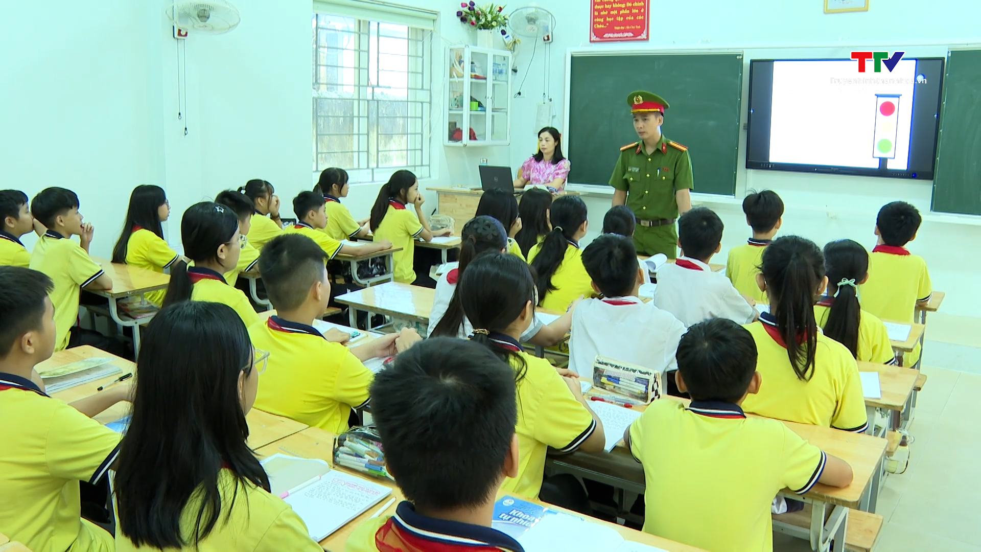 Phát huy vai trò của các cấp chính quyền trong đảm bảo an toàn giao thông khu vực trường học- Ảnh 2.