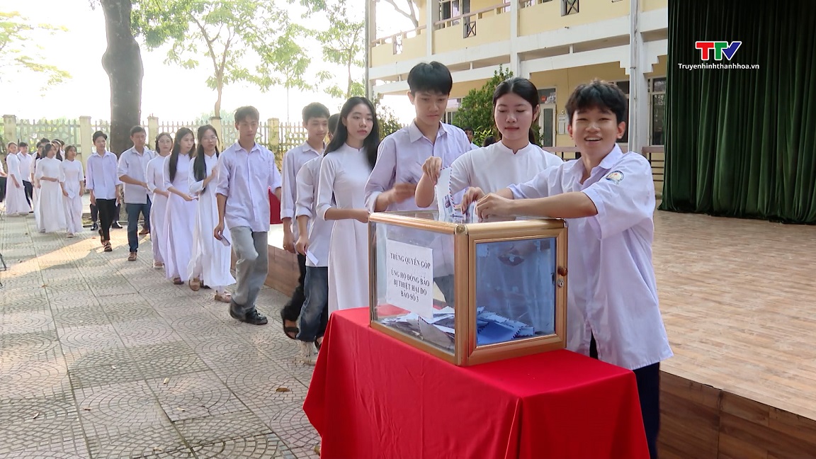 Chung tay hướng về đồng bào vùng bão lũ- Ảnh 5.