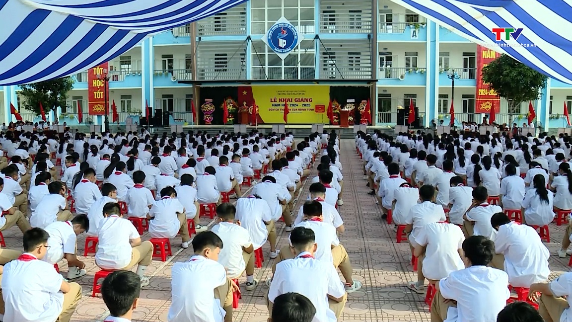 Phó Bí thư Thường trực Tỉnh ủy Lại Thế Nguyên dự khai giảng tại trường THCS Nguyễn Du, huyện Quảng Xương- Ảnh 1.