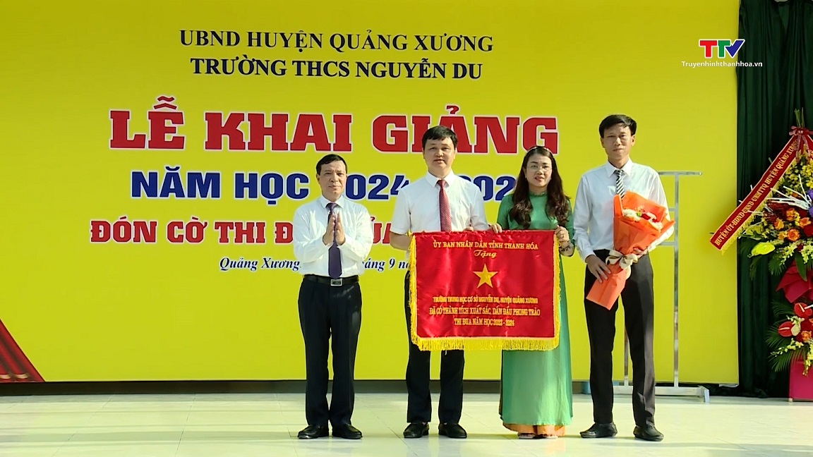 Phó Bí thư Thường trực Tỉnh ủy Lại Thế Nguyên dự khai giảng tại trường THCS Nguyễn Du, huyện Quảng Xương- Ảnh 3.