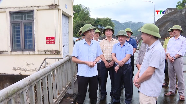 Phó Chủ tịch UBND tỉnh Đầu Thanh Tùng kiểm tra công tác ứng phó bão số 3 tại huyện Thường Xuân- Ảnh 1.