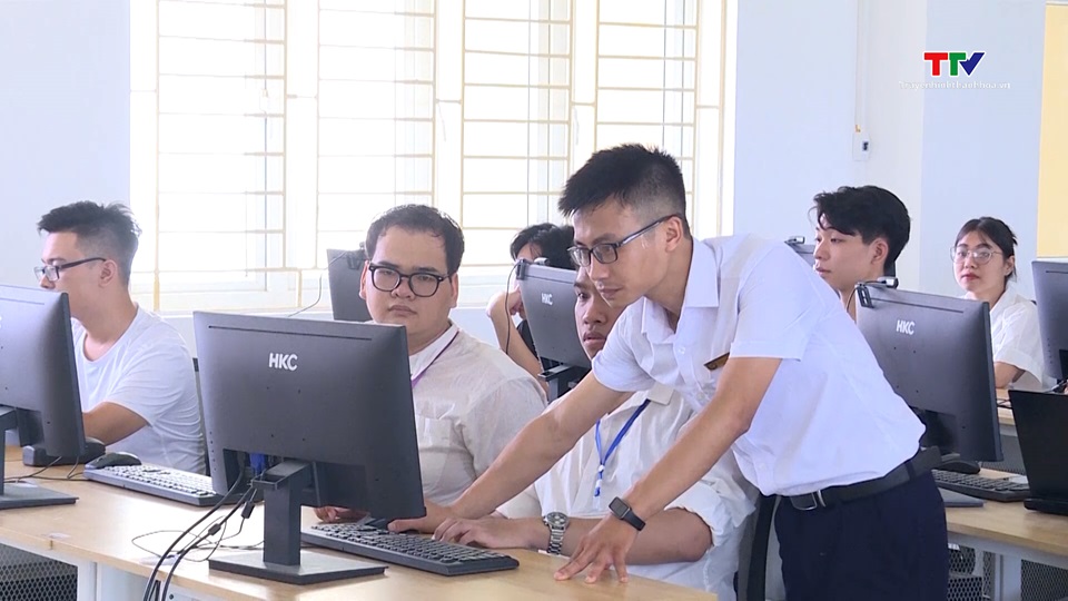 Trường Đại học Hồng Đức chú trọng công tác đào tạo nguồn nhân lực số- Ảnh 1.