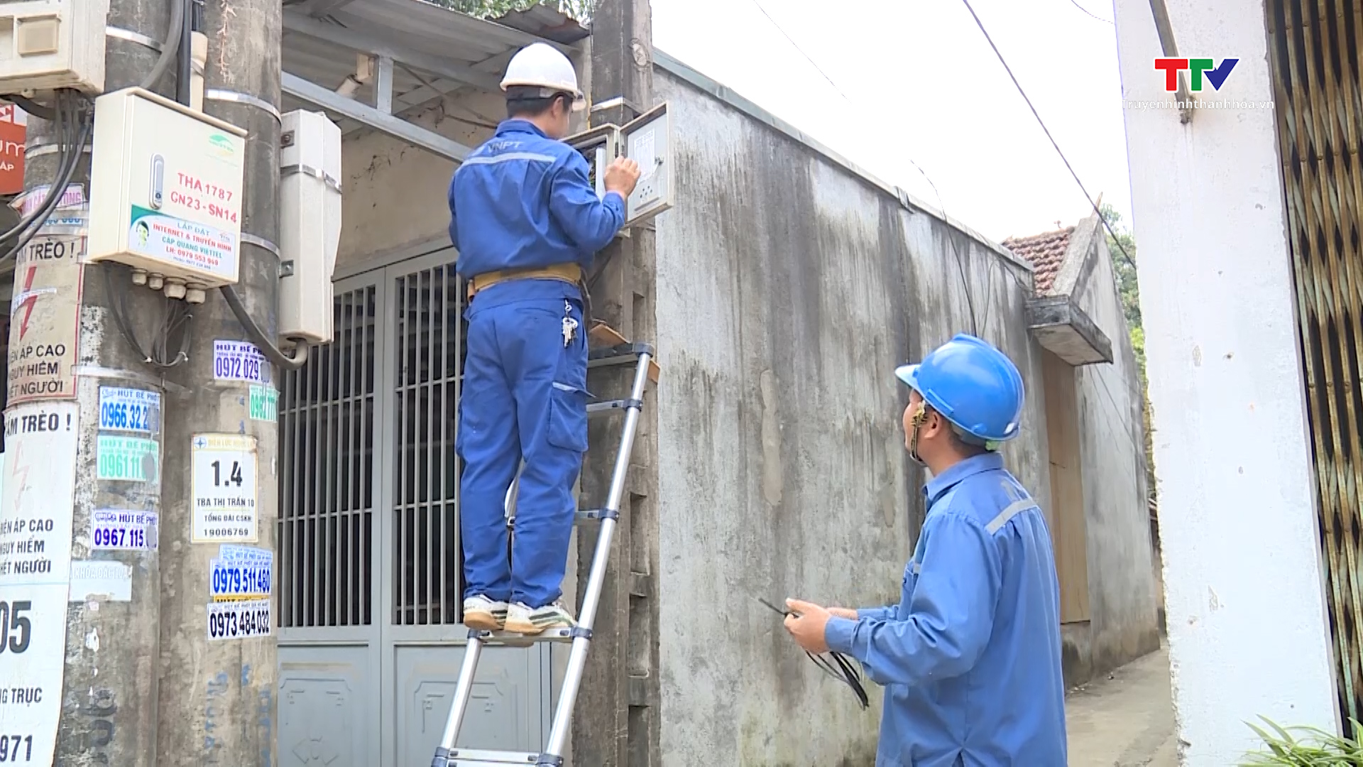 Ngọc Lặc ra quân chỉnh trang cáp viễn thông- Ảnh 3.