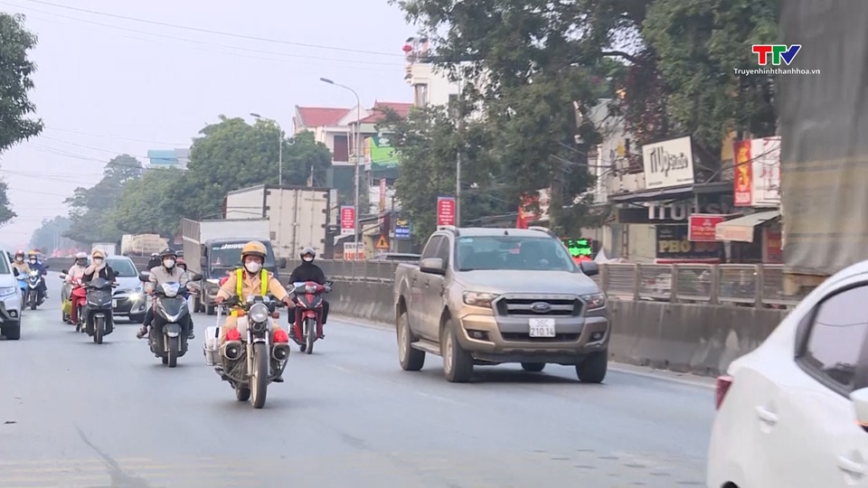 Tăng cường  đảm bảo trật tự an toàn giao thông cuối năm- Ảnh 2.