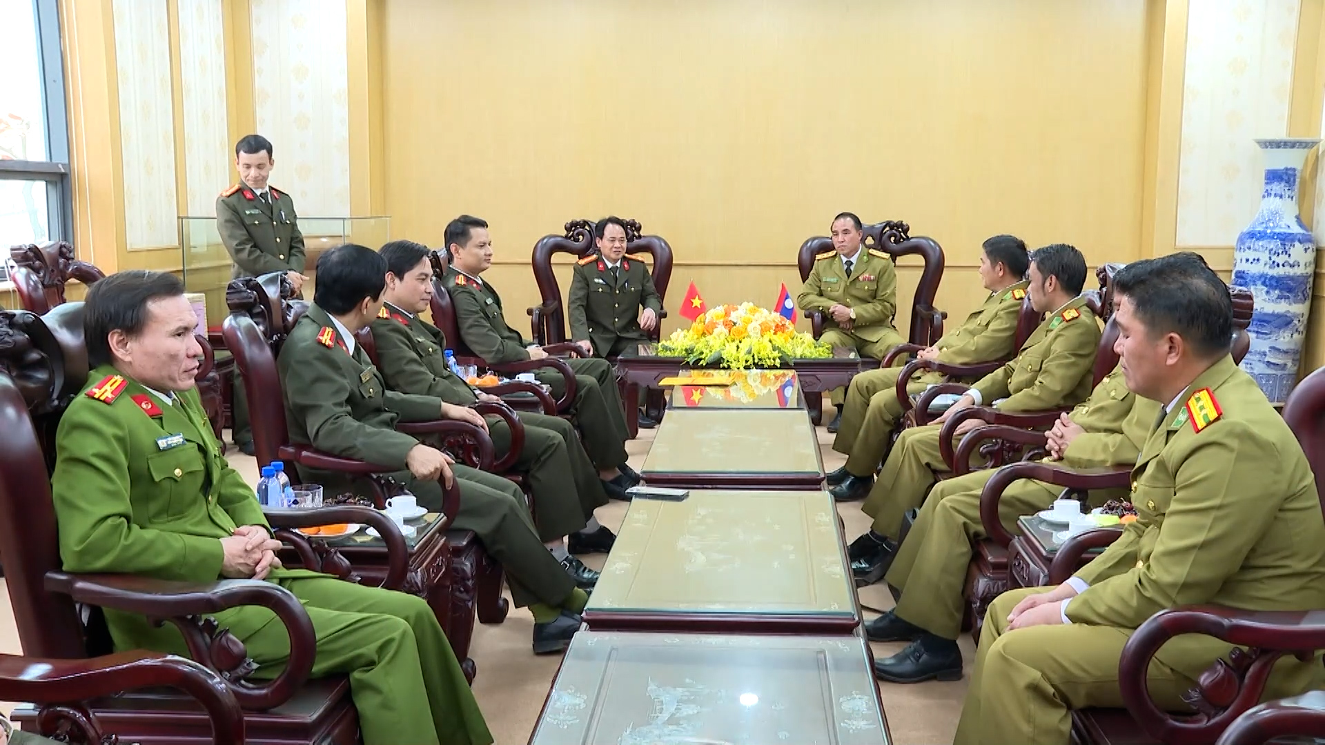 Công an tỉnh Hủa Phăn, nước CHDCND Lào thăm, chúc Tết cán bộ, chiến sĩ Công an Thanh Hóa- Ảnh 1.