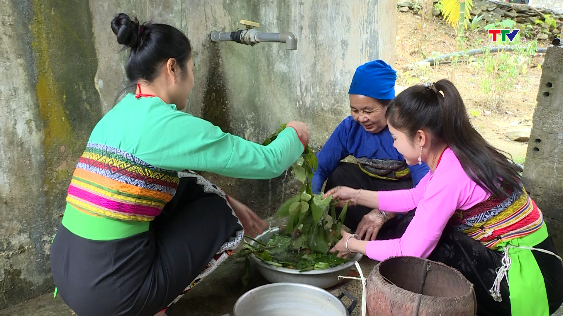 Nét đẹp tục gội đầu cuối năm ở bản Thái- Ảnh 2.