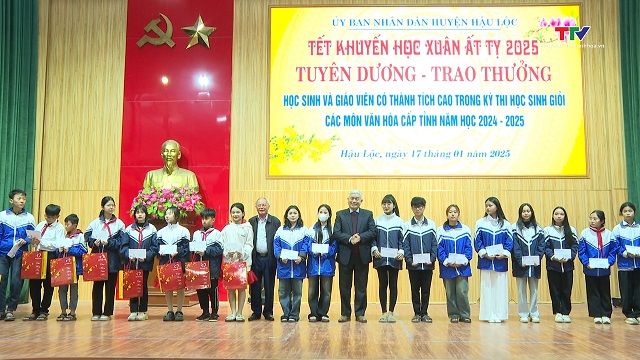 Huyện Hậu Lộc tổ chức Tết khuyến học Xuân Ất Tỵ 2025 và trao thưởng cho học sinh, giáo viên có thành tích cao trong học tập- Ảnh 1.