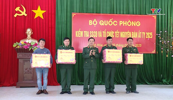 Đoàn công tác Bộ Quốc phòng và tỉnh Thanh Hoá thăm chúc Tết cán bộ chiến sỹ đảo Mê- Ảnh 7.