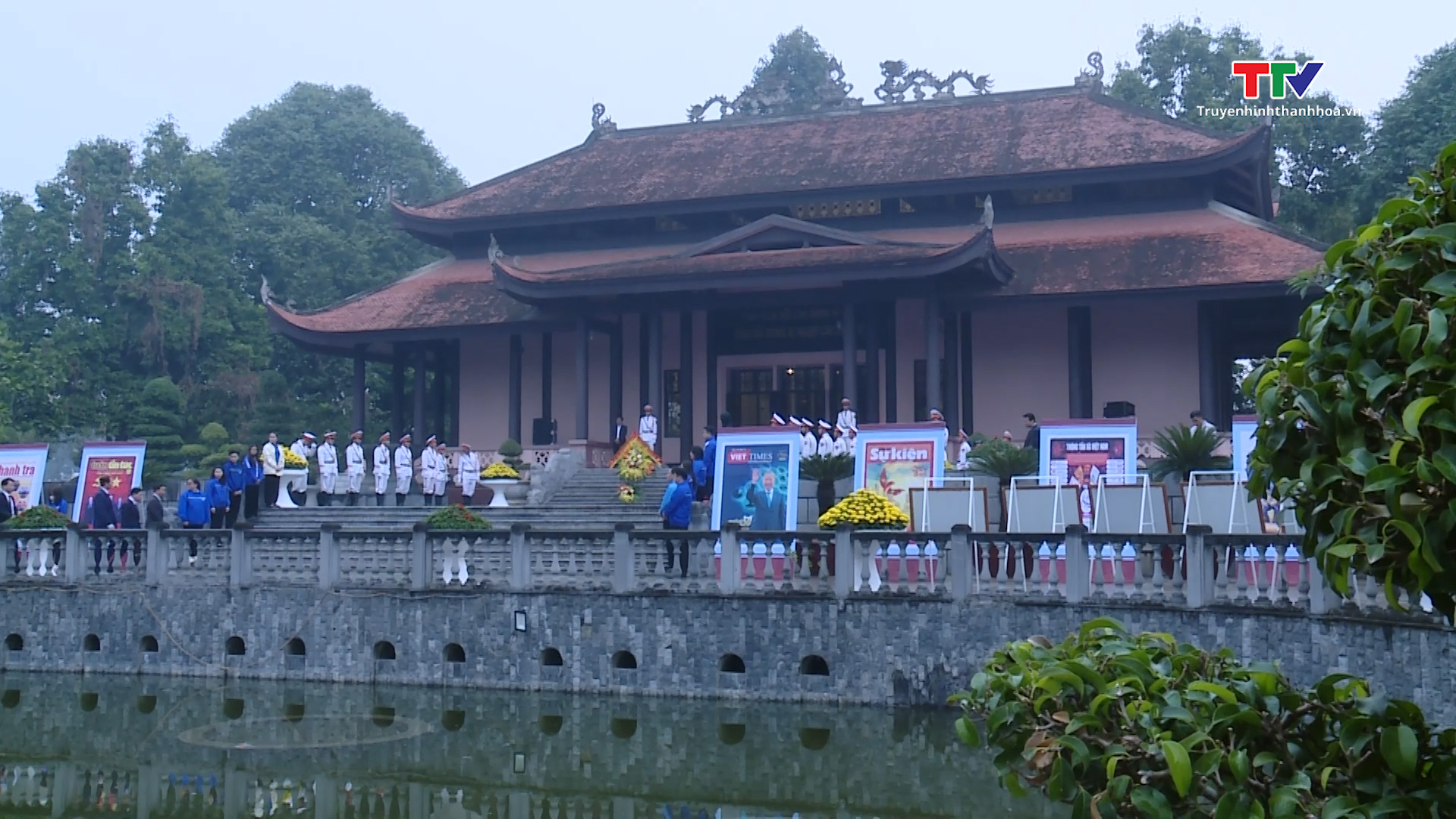 Dâng hương tưởng niệm Anh hùng dân tộc Lê Lợi, Chủ tịch Hồ Chí Minh cố Tổng Bí thư Lê Khả Phiêu và các anh hùng liệt sĩ- Ảnh 1.