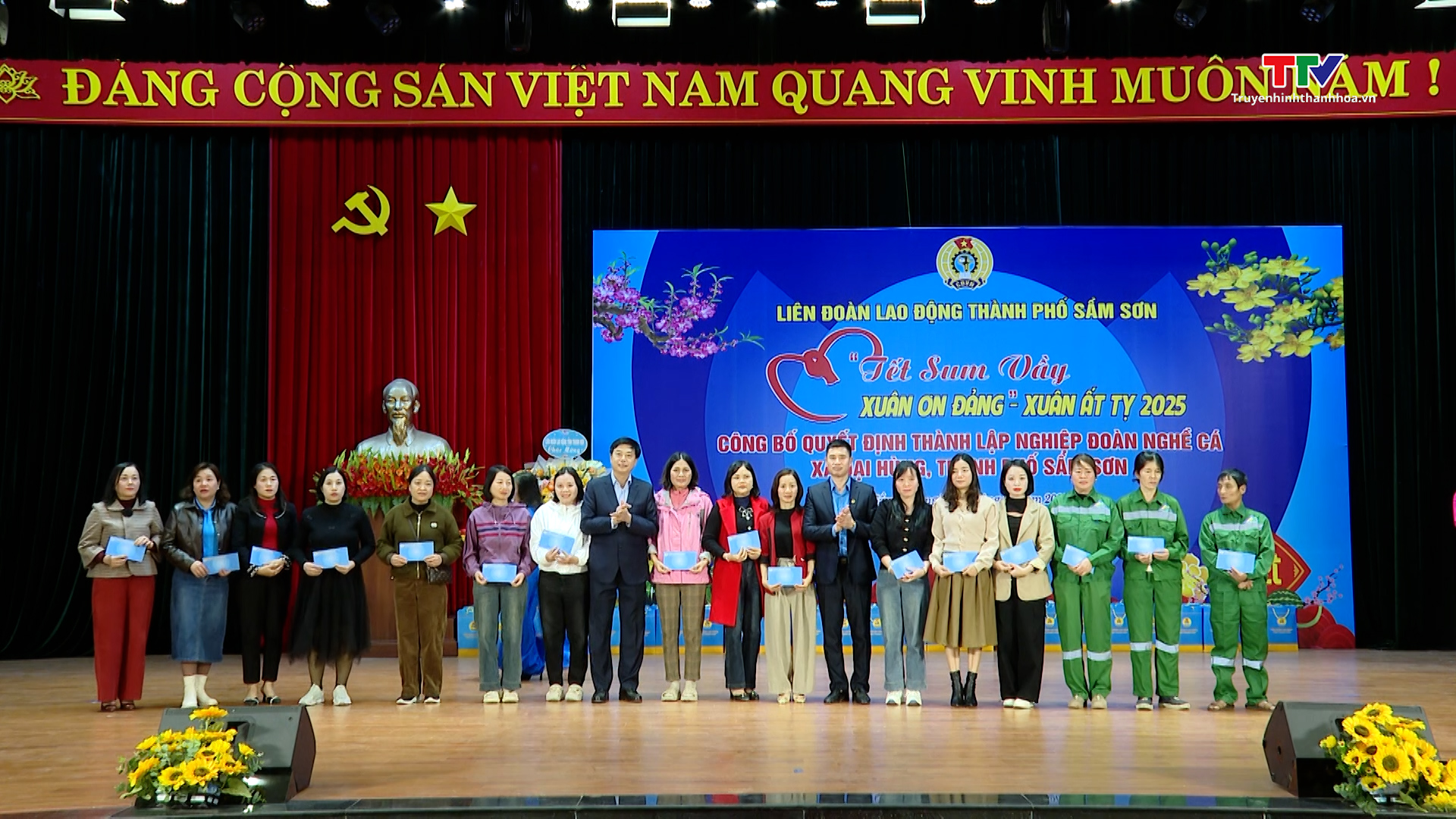 "Tết sum vầy - xuân ơn Đảng" ở thành phố Sầm Sơn- Ảnh 1.