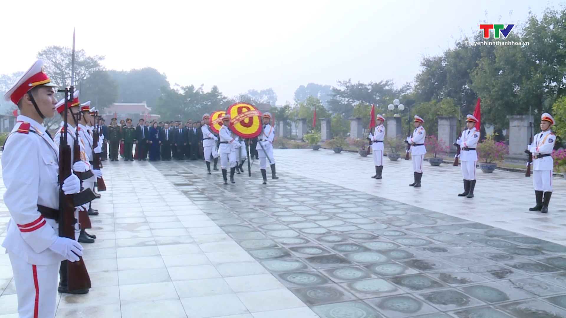 Dâng hương tưởng niệm Anh hùng dân tộc Lê Lợi, Chủ tịch Hồ Chí Minh cố Tổng Bí thư Lê Khả Phiêu và các anh hùng liệt sĩ- Ảnh 2.