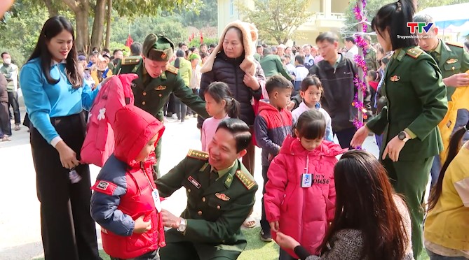 Bộ đội Biên phòng chung tay chăm lo tết cho đồng bào biên giới- Ảnh 6.