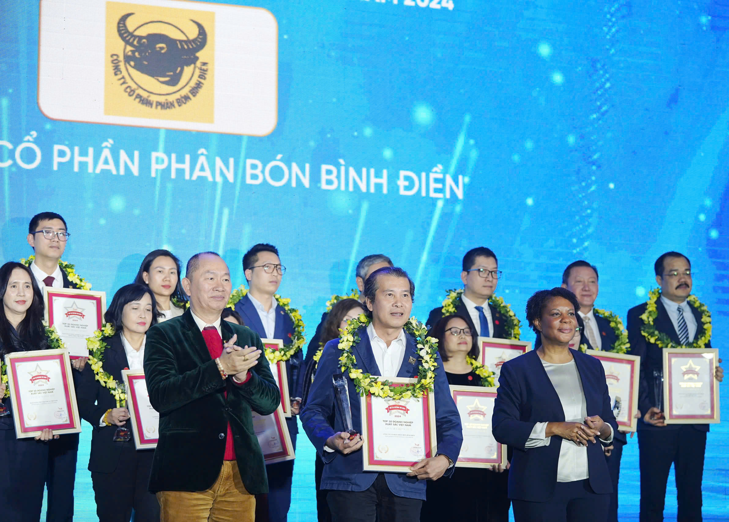 Phân bón Bình Điền tiếp tục đạt danh hiệu “Top 50 Doanh Nghiệp Xuất Sắc Nhất Việt Nam Năm 2024”- Ảnh 2.