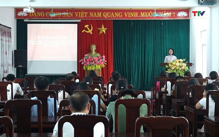 Vĩnh Lộc: Khai giảng lớp bồi dưỡng lý luận chính trị cho đảng viên mới