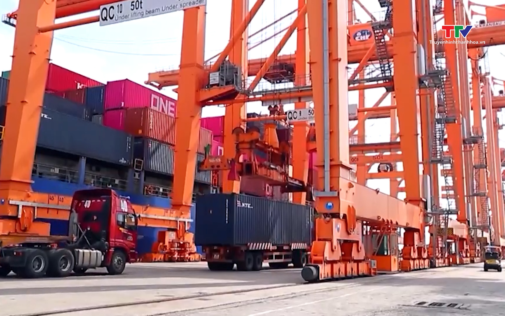 Xuất nhập khẩu vượt mục tiêu