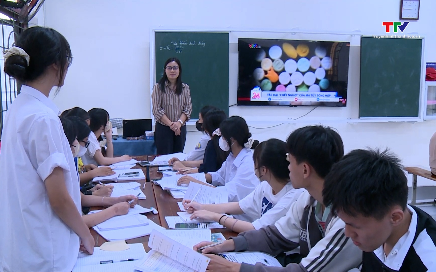 X&acirc;y dựng trường học an to&agrave;n, kh&ocirc;ng kh&oacute;i thuốc, kh&ocirc;ng ma t&uacute;y