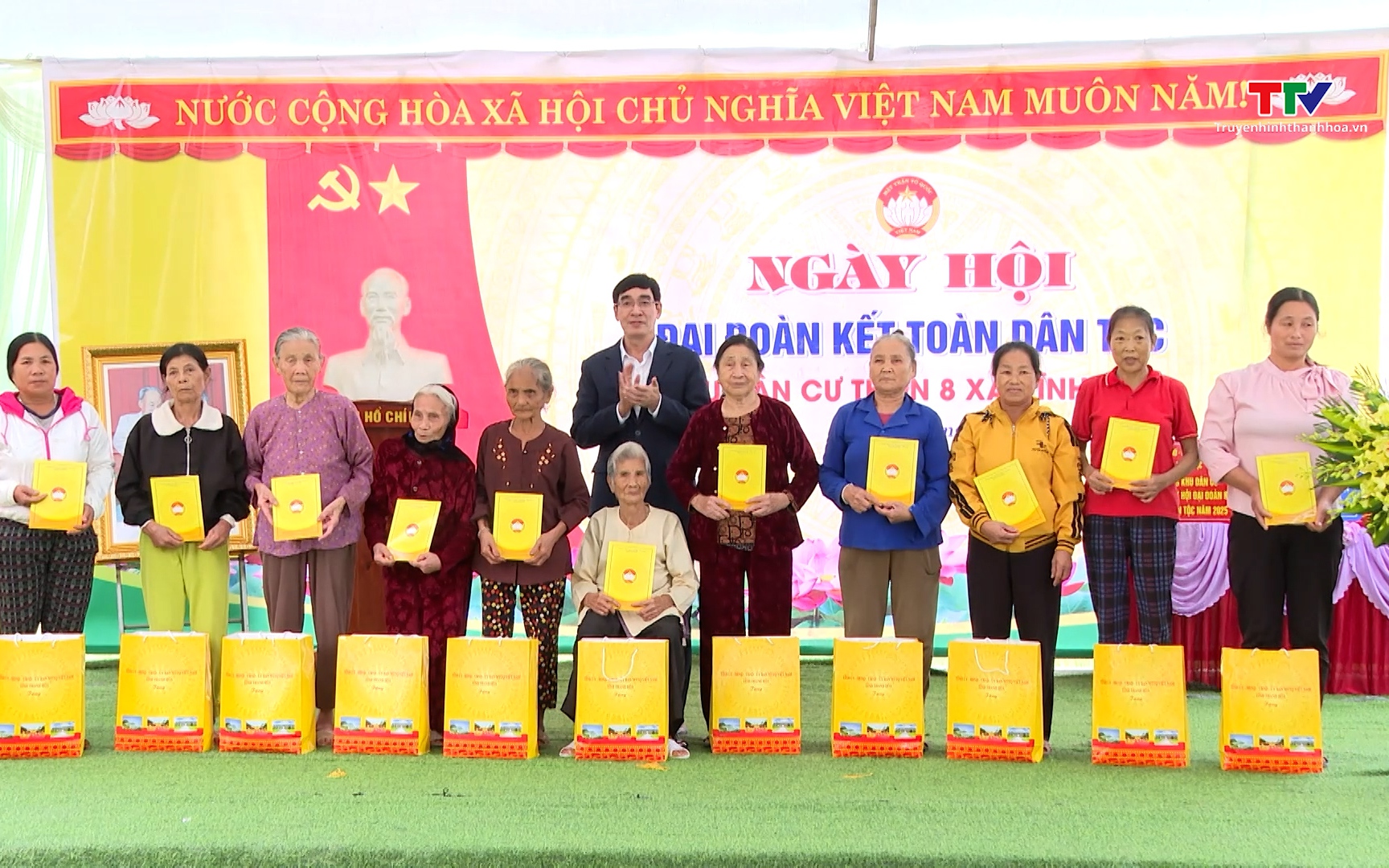 Phó Bí thư Thường trực Tỉnh ủy Nguyễn Hồng Phong thăm, làm việc tại xã Biện Thượng và xã Vĩnh Lộc- Ảnh 1. Trưởng ban Nội chính Tỉnh uỷ Nguyễn Ngọc Tiến dự Ngày hội Đại đoàn kết toàn dân tộc tại xã Vĩnh Lộc