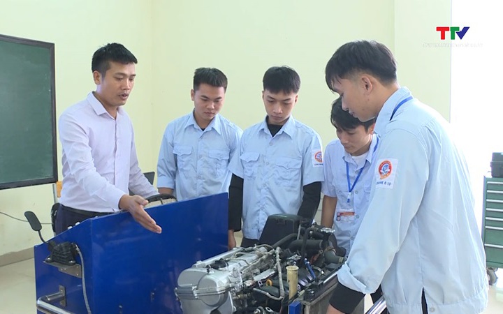 Tư vấn, hướng nghiệp cho gần 300 chiến sĩ công an nghĩa vụ sau xuất ngũ- Ảnh 1. Đào tạo nghề cho bộ đội xuất ngũ