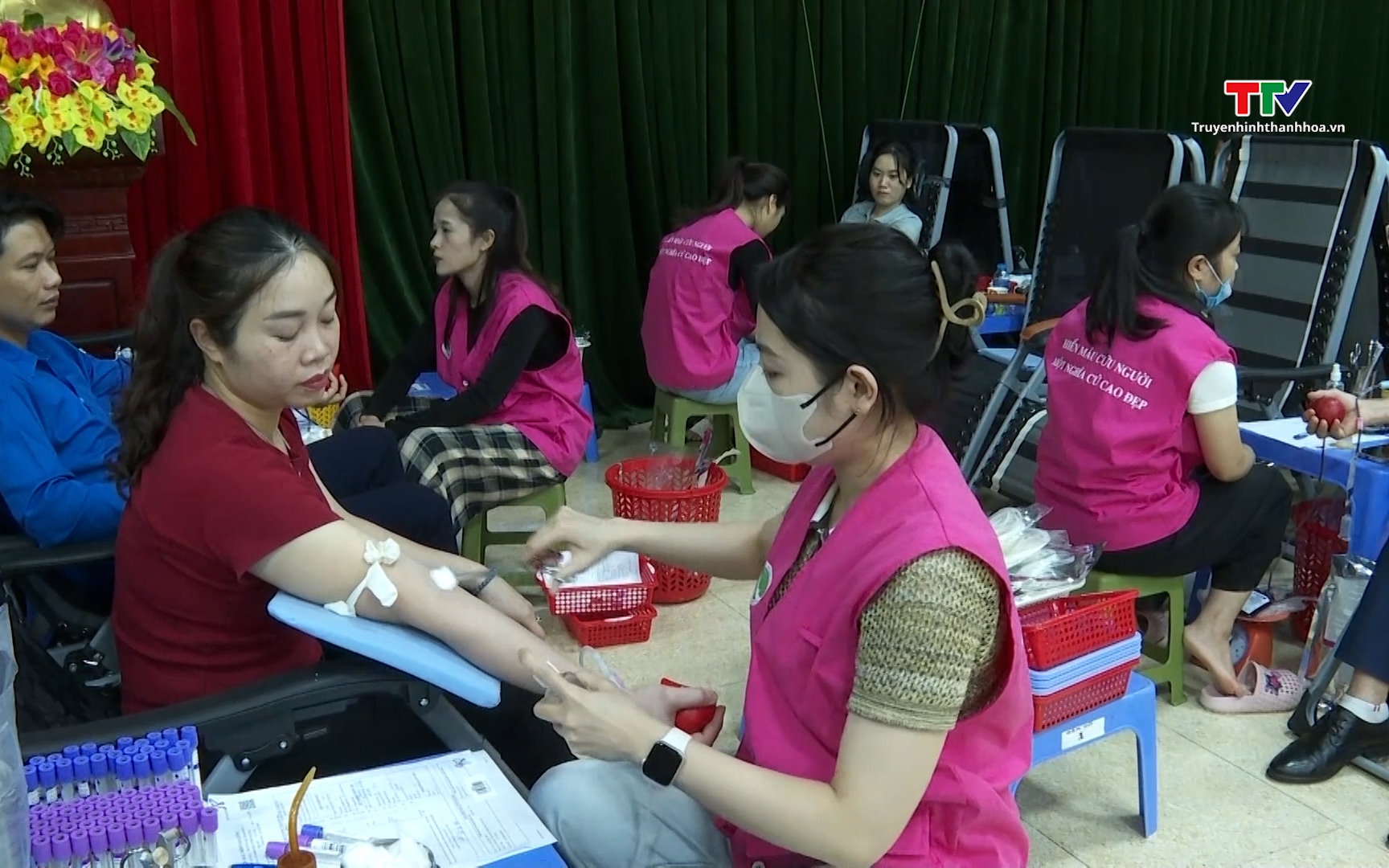 Hơn 800 người tham gia Ngày hội hiến máu tình nguyện- Ảnh 1. Ngày hội hiến máu tình nguyện xã Hợp Tiến năm 2025