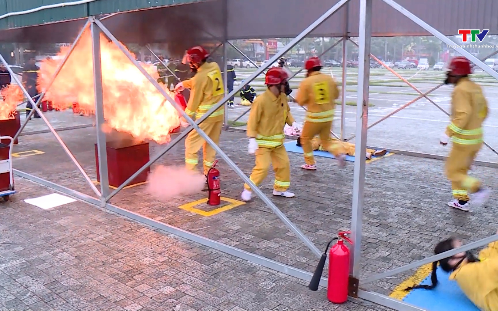 Phường Sầm Sơn: 6/28 cơ sở karaoke đảm bảo điều kiện phòng cháy- Ảnh 1. Lan tỏa phong trào “Toàn dân phòng cháy, chữa cháy”