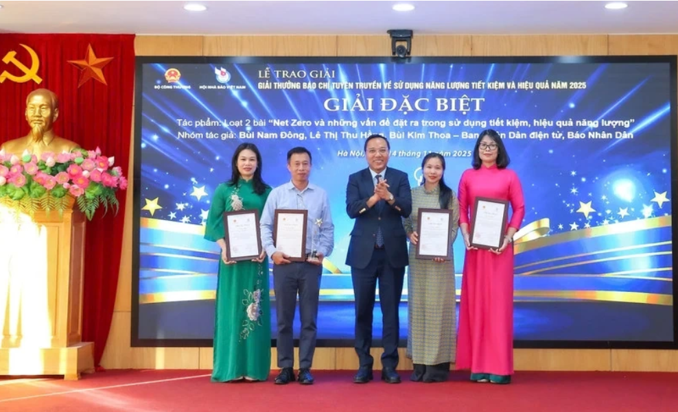 Trao 40 giải thưởng cho các tác phẩm báo chí về tiết kiệm năng lượng
- Ảnh 1.
