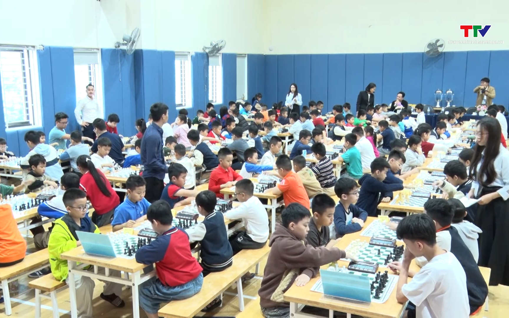 200 kỳ thủ tranh t&agrave;i s&ocirc;i nổi tại Giải cờ vua Nobel School mở rộng