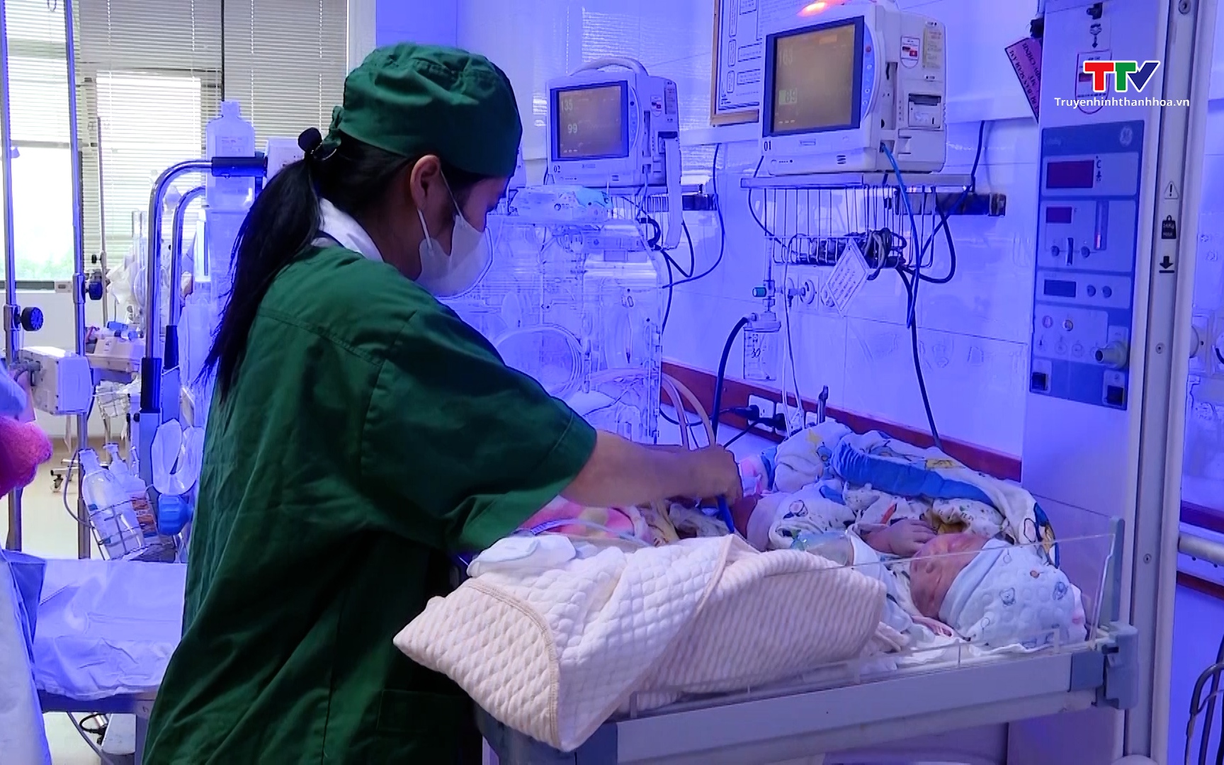 Mức sinh năm 2025 tăng nhưng chưa đạt ngưỡng thay thế- Ảnh 1. Thế giới ghi nhận hơn 13,4 triệu trẻ sinh non mỗi năm