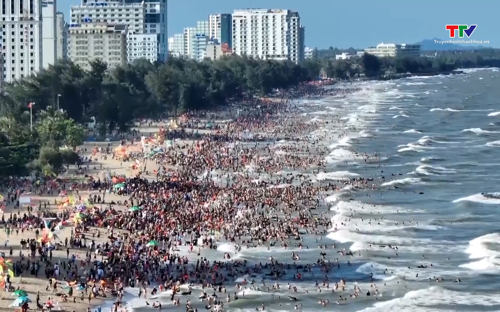 11 tháng năm 2025: Việt Nam đón hơn 19 triệu lượt khách quốc tế- Ảnh 1. Năm 2025 tỉnh Thanh Hoá ước thu hơn 45 nghìn tỷ đồng từ hoạt động du lịch